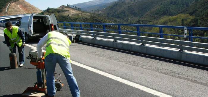 Auscultação e sondagens em pavimentos